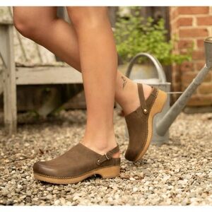 Dansko Women's Berry in Mushroom Burnished Nubuck Mule Size 39